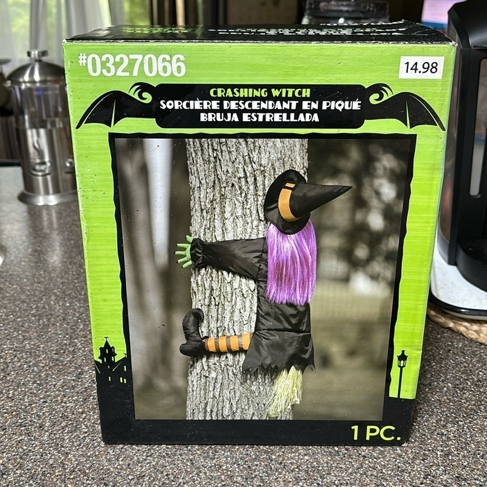 VINTAGE PREOWNED 2011 Gemmy CRASHING WITCH ON A BROOM OUTDOOR HALLOWEEN DECOR
